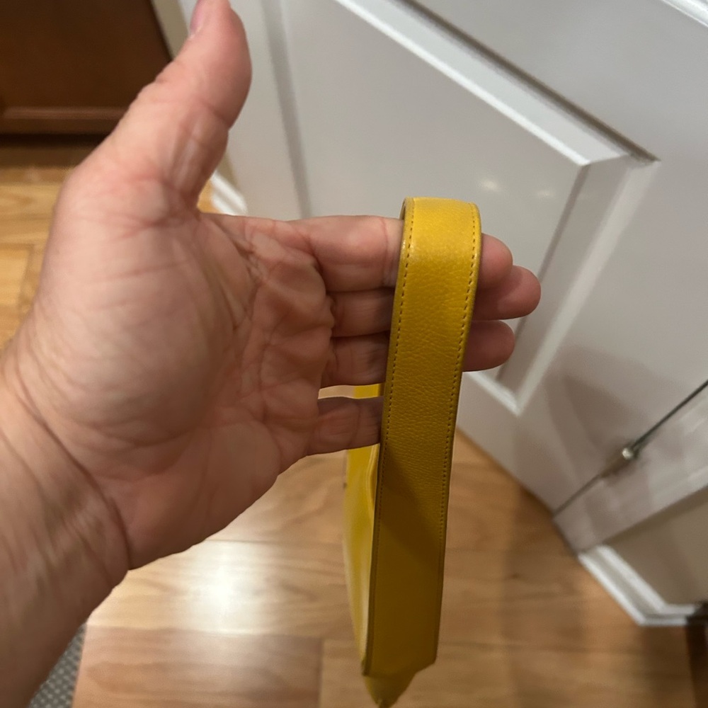 MCM yellow shoulder bag. - Picture 4 of 13